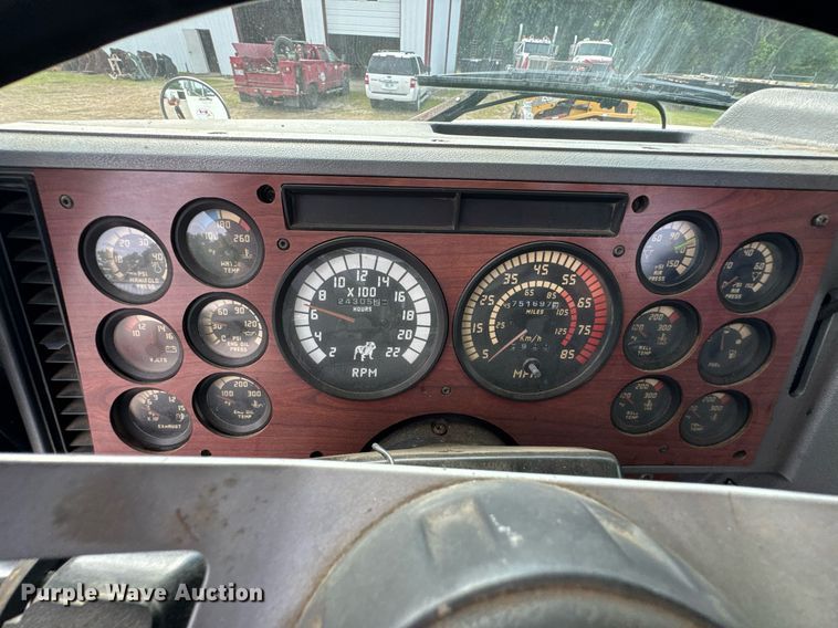 image for item DU9254 1998 Mack CH613 flatbed truck with mud mixing system