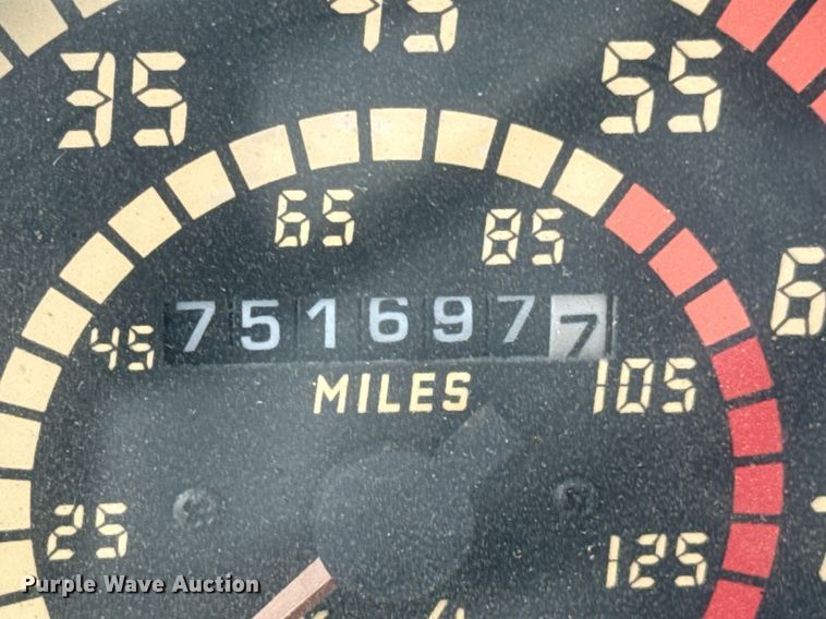 image for item DU9254 1998 Mack CH613 flatbed truck with mud mixing system