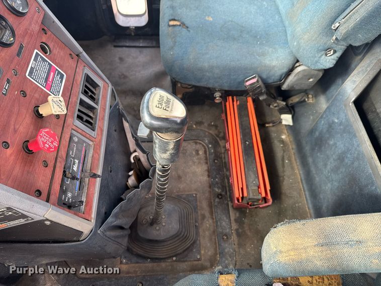 image for item DU9254 1998 Mack CH613 flatbed truck with mud mixing system