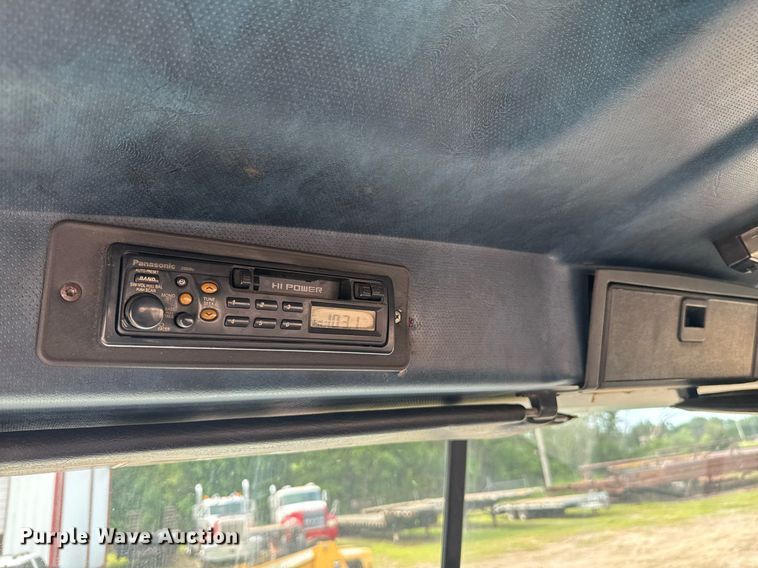 image for item DU9254 1998 Mack CH613 flatbed truck with mud mixing system