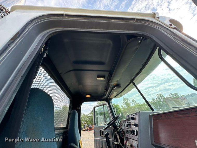 image for item DU9254 1998 Mack CH613 flatbed truck with mud mixing system