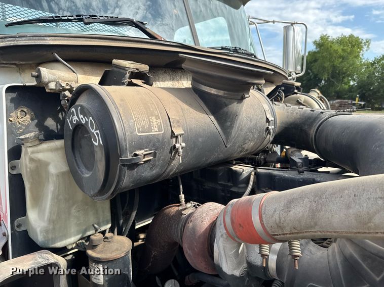 image for item DU9254 1998 Mack CH613 flatbed truck with mud mixing system