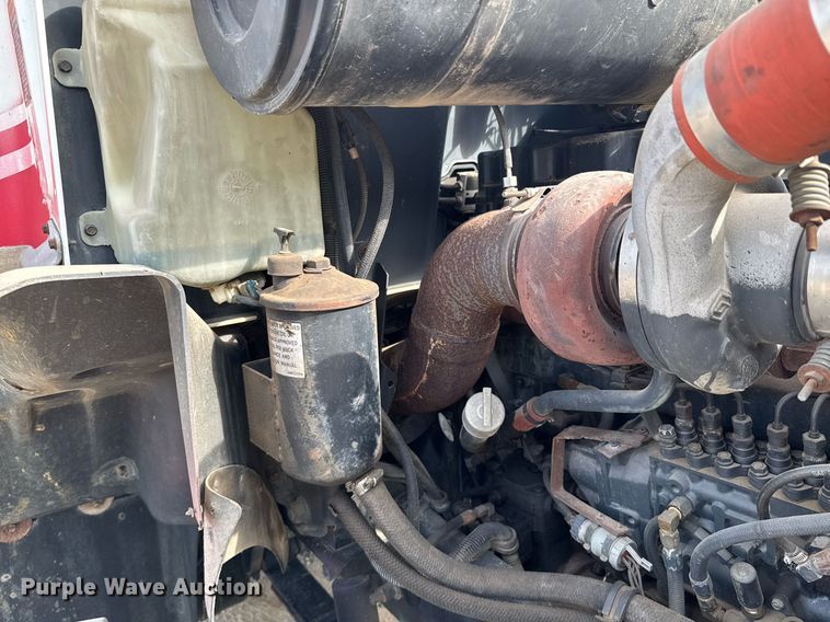 image for item DU9254 1998 Mack CH613 flatbed truck with mud mixing system