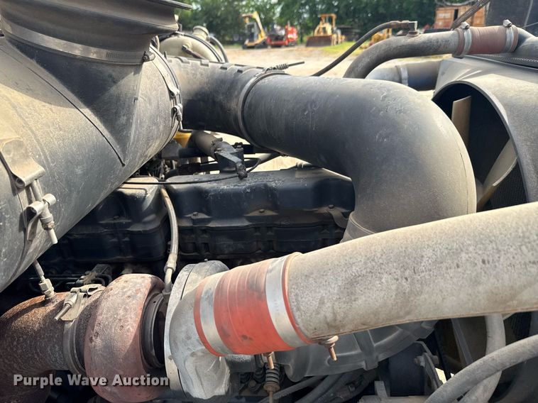 image for item DU9254 1998 Mack CH613 flatbed truck with mud mixing system