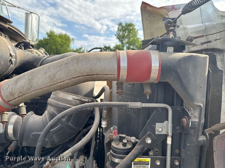 image for item DU9254 1998 Mack CH613 flatbed truck with mud mixing system