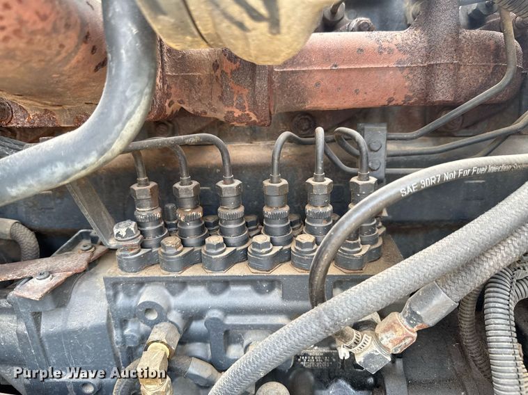 image for item DU9254 1998 Mack CH613 flatbed truck with mud mixing system