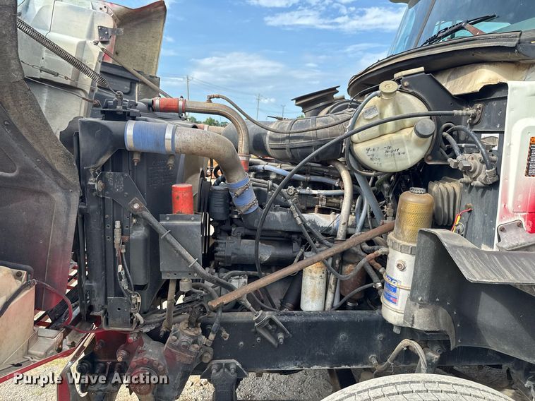 image for item DU9254 1998 Mack CH613 flatbed truck with mud mixing system