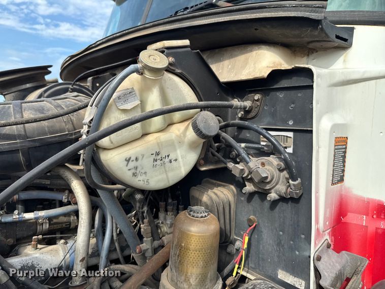 image for item DU9254 1998 Mack CH613 flatbed truck with mud mixing system