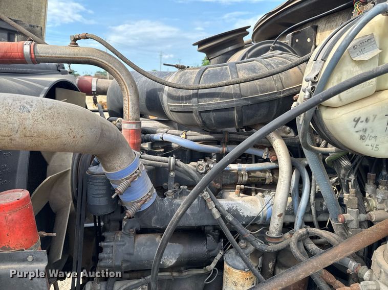 image for item DU9254 1998 Mack CH613 flatbed truck with mud mixing system