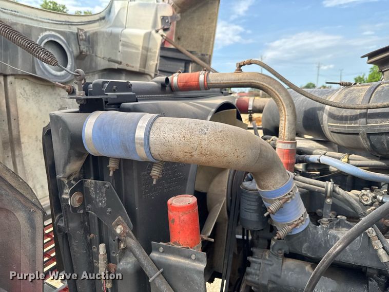 image for item DU9254 1998 Mack CH613 flatbed truck with mud mixing system