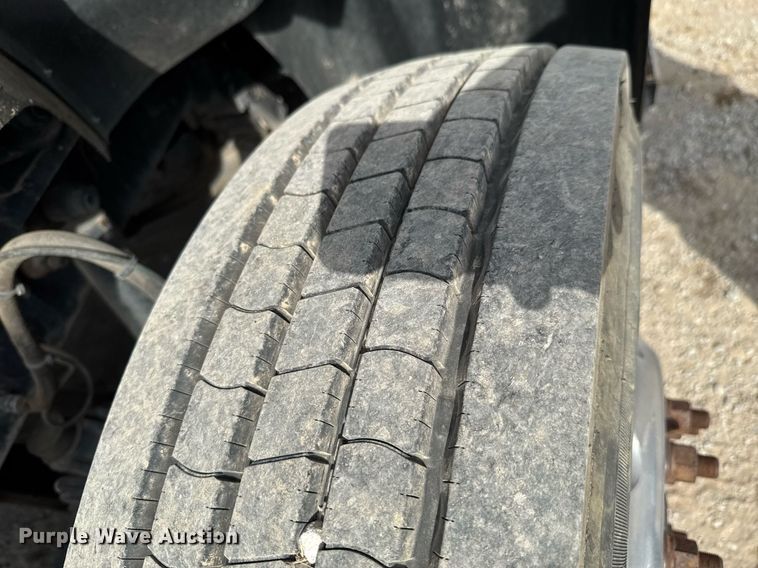 image for item DU9254 1998 Mack CH613 flatbed truck with mud mixing system