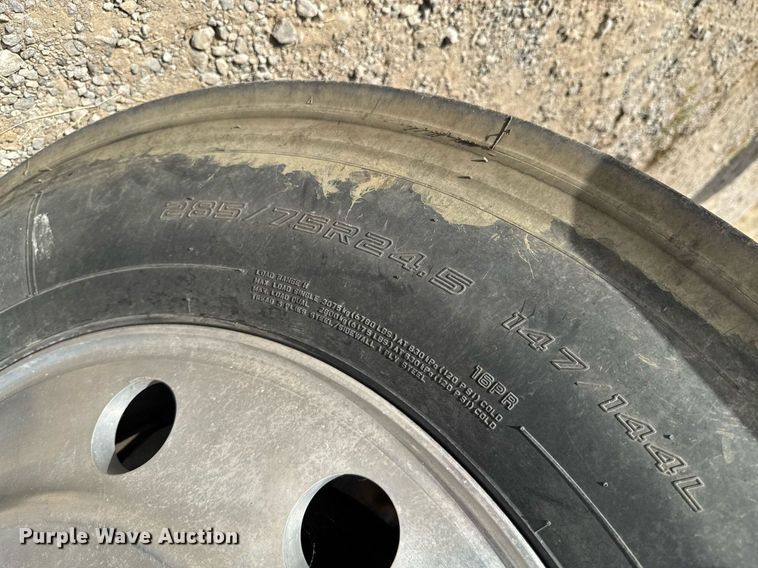 image for item DU9254 1998 Mack CH613 flatbed truck with mud mixing system