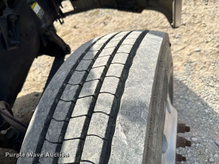 image for item DU9254 1998 Mack CH613 flatbed truck with mud mixing system