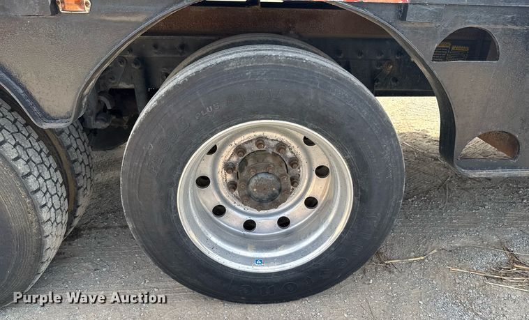 image for item DU9254 1998 Mack CH613 flatbed truck with mud mixing system