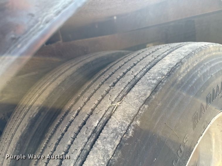 image for item DU9254 1998 Mack CH613 flatbed truck with mud mixing system