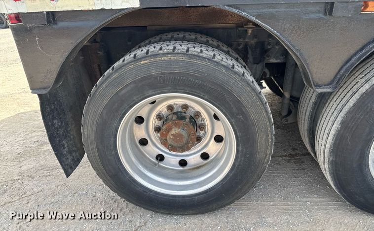 image for item DU9254 1998 Mack CH613 flatbed truck with mud mixing system