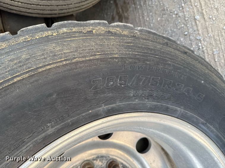 image for item DU9254 1998 Mack CH613 flatbed truck with mud mixing system