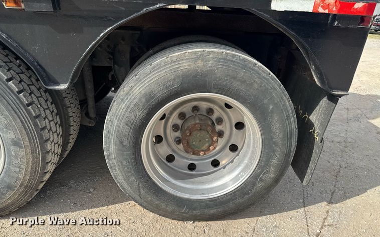 image for item DU9254 1998 Mack CH613 flatbed truck with mud mixing system