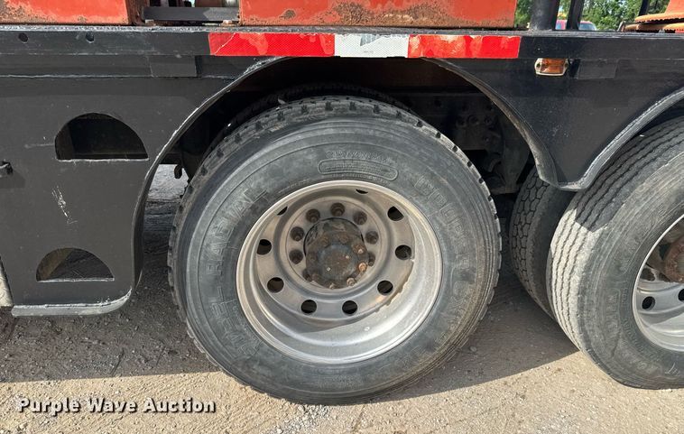 image for item DU9254 1998 Mack CH613 flatbed truck with mud mixing system