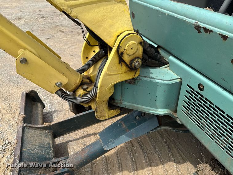 image for item DU9256 2005 Yanmar VIO20-3 mini excavator