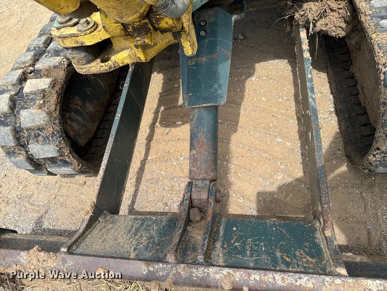 image for item DU9256 2005 Yanmar VIO20-3 mini excavator