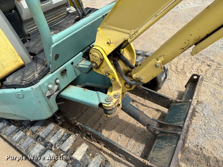 image for item DU9256 2005 Yanmar VIO20-3 mini excavator