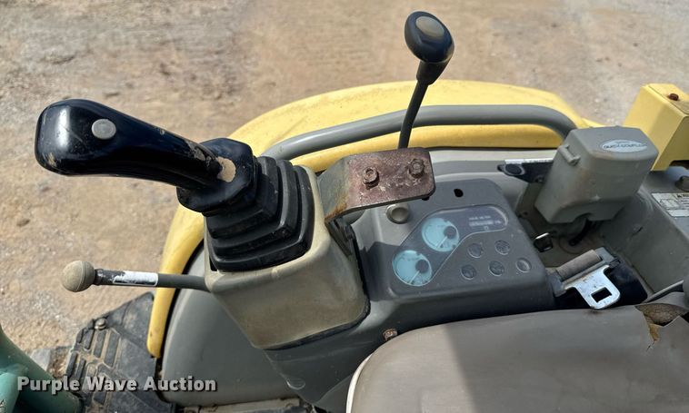 image for item DU9256 2005 Yanmar VIO20-3 mini excavator