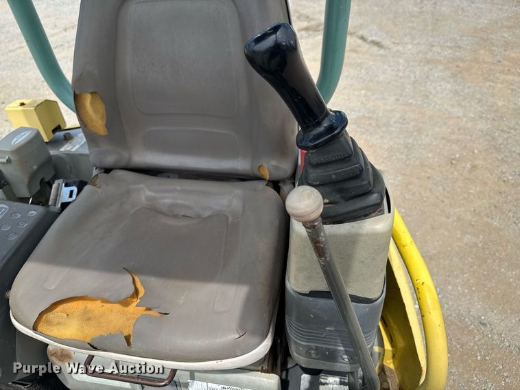 image for item DU9256 2005 Yanmar VIO20-3 mini excavator