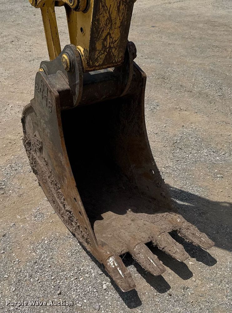 image for item DU9257 2011 Komatsu PC138USLC-8 excavator