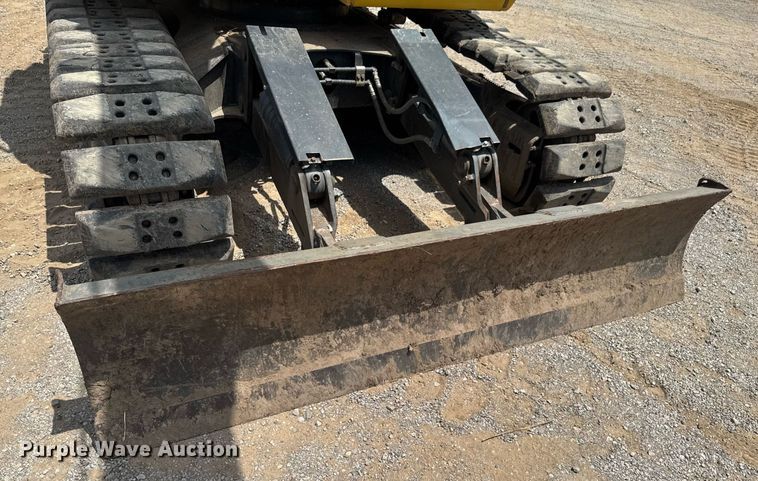 image for item DU9257 2011 Komatsu PC138USLC-8 excavator