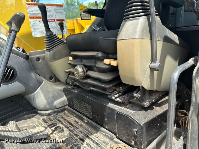 image for item DU9257 2011 Komatsu PC138USLC-8 excavator