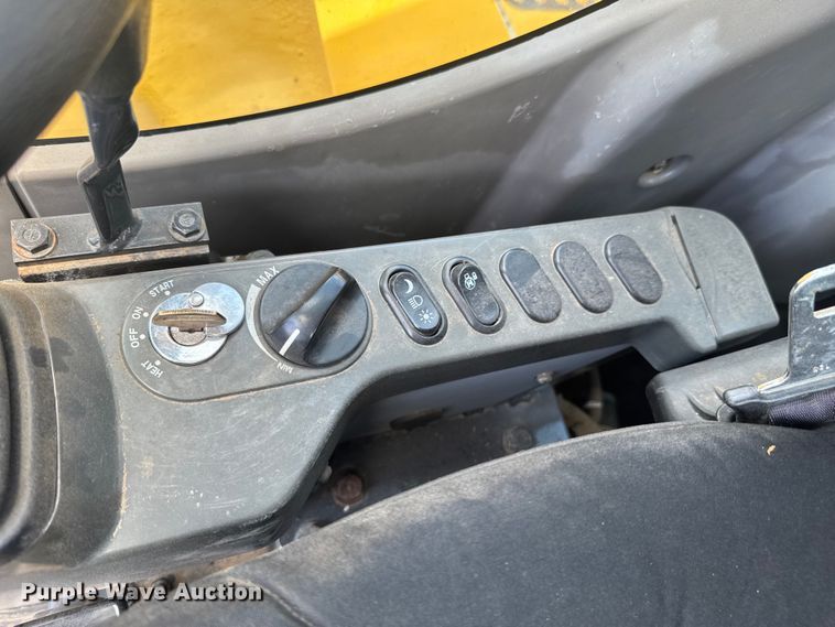 image for item DU9257 2011 Komatsu PC138USLC-8 excavator