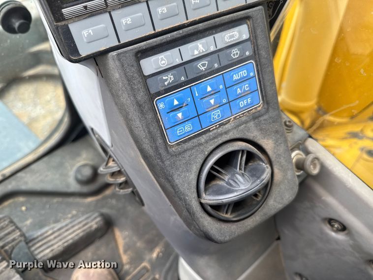 image for item DU9257 2011 Komatsu PC138USLC-8 excavator