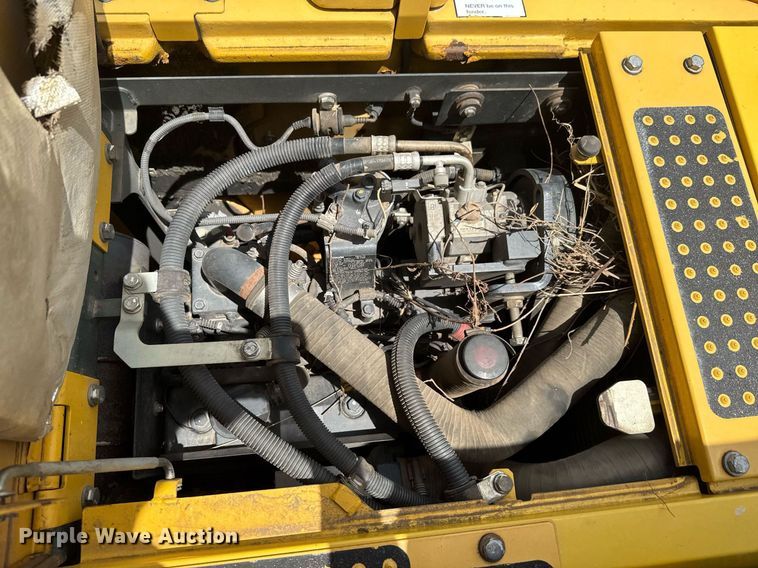 image for item DU9257 2011 Komatsu PC138USLC-8 excavator