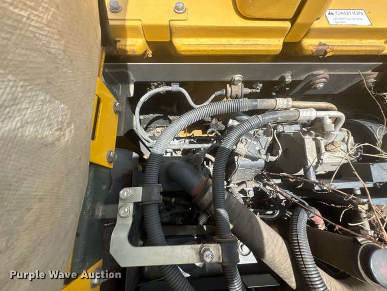 image for item DU9257 2011 Komatsu PC138USLC-8 excavator