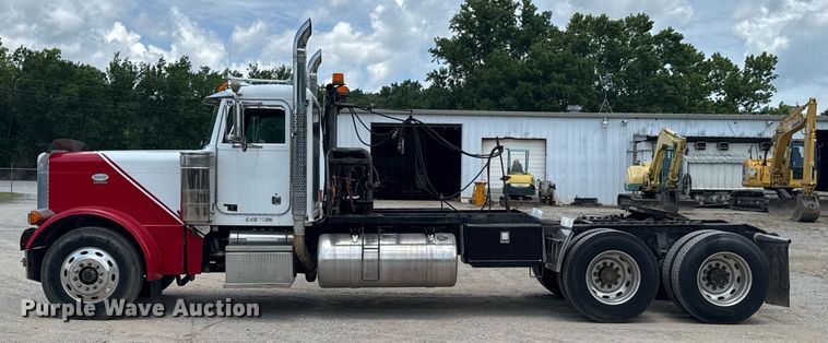 image for item DU9258 1995 Peterbilt 379 semi truck