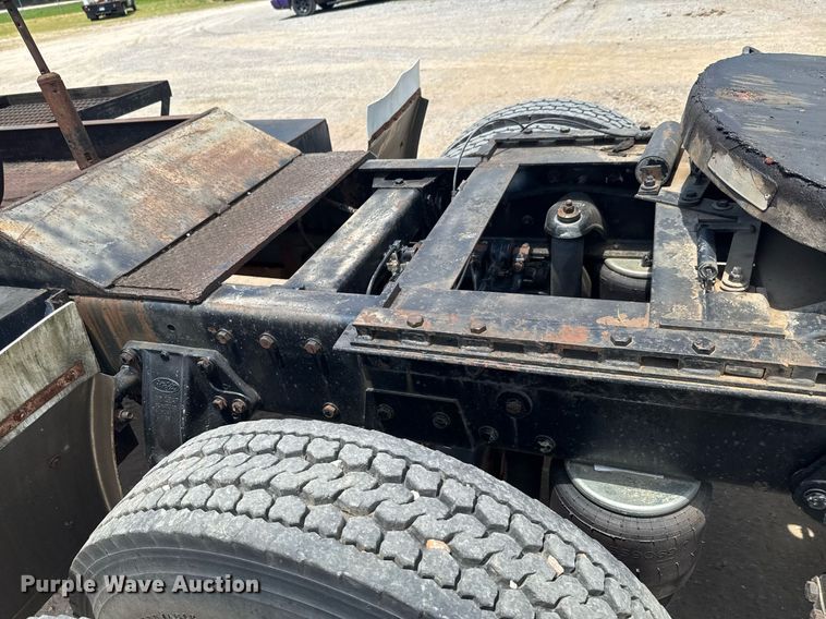 image for item DU9258 1995 Peterbilt 379 semi truck