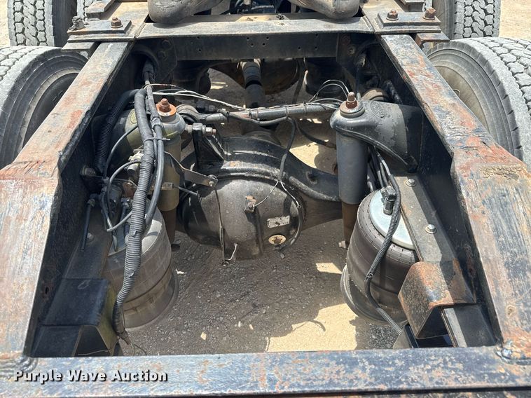 image for item DU9258 1995 Peterbilt 379 semi truck