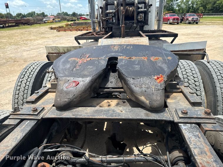 image for item DU9258 1995 Peterbilt 379 semi truck