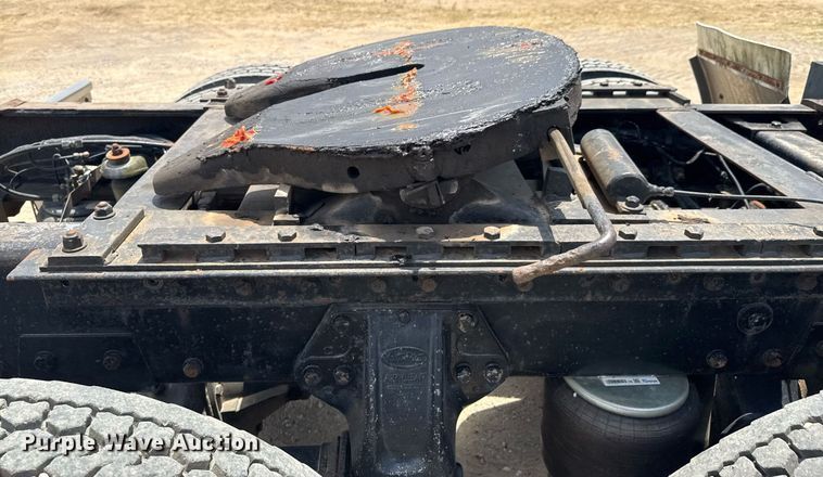 image for item DU9258 1995 Peterbilt 379 semi truck