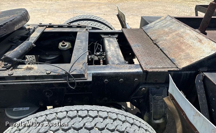 image for item DU9258 1995 Peterbilt 379 semi truck