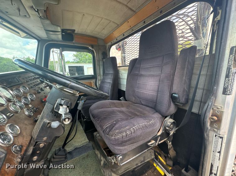 image for item DU9258 1995 Peterbilt 379 semi truck
