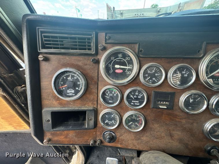 image for item DU9258 1995 Peterbilt 379 semi truck
