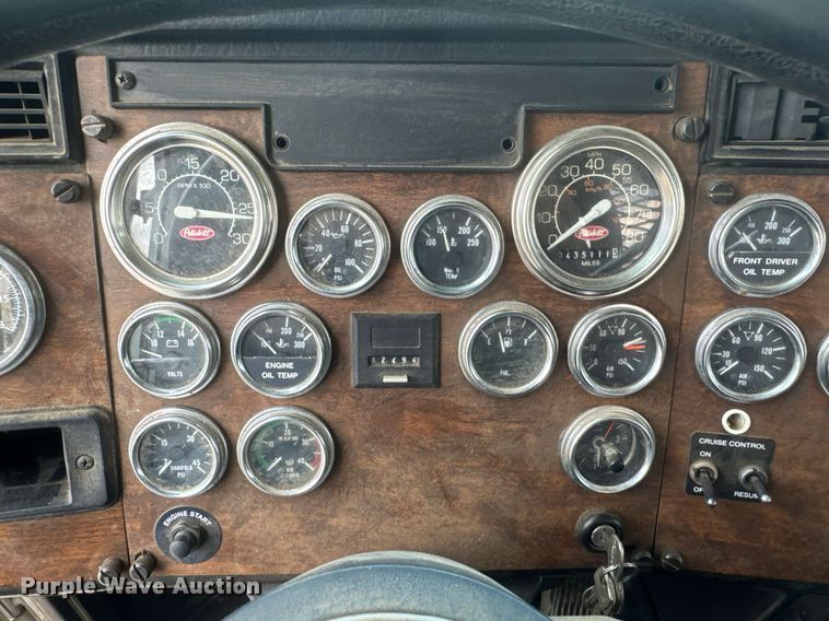 image for item DU9258 1995 Peterbilt 379 semi truck