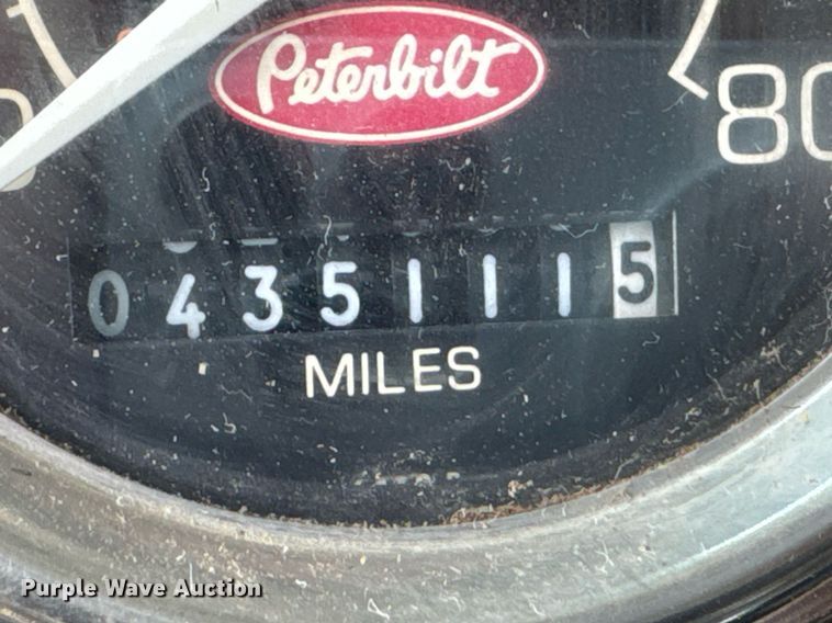 image for item DU9258 1995 Peterbilt 379 semi truck