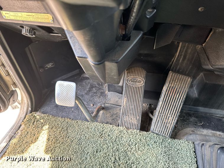 image for item DU9258 1995 Peterbilt 379 semi truck