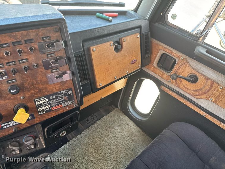 image for item DU9258 1995 Peterbilt 379 semi truck