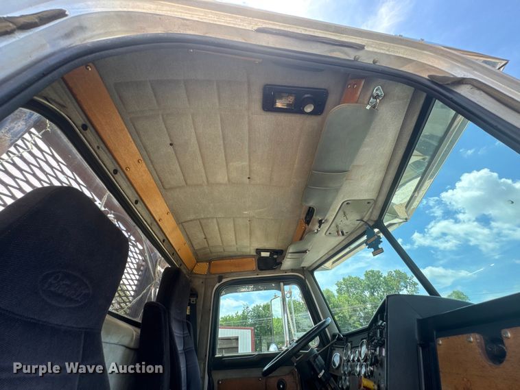 image for item DU9258 1995 Peterbilt 379 semi truck