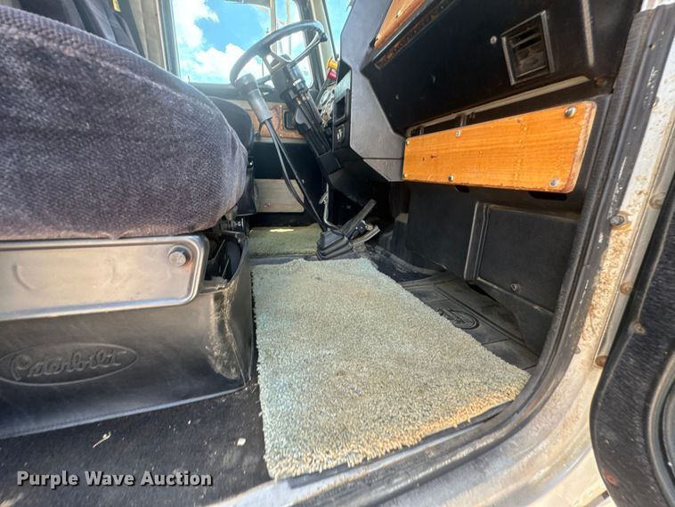 image for item DU9258 1995 Peterbilt 379 semi truck