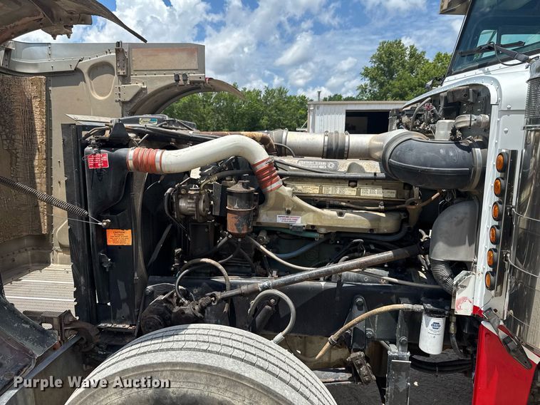 image for item DU9258 1995 Peterbilt 379 semi truck